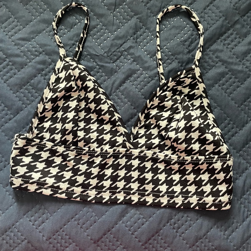 Black and white crop top